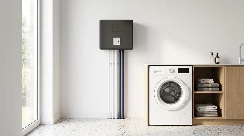 Watermanager aan de muur in een bijkeuken